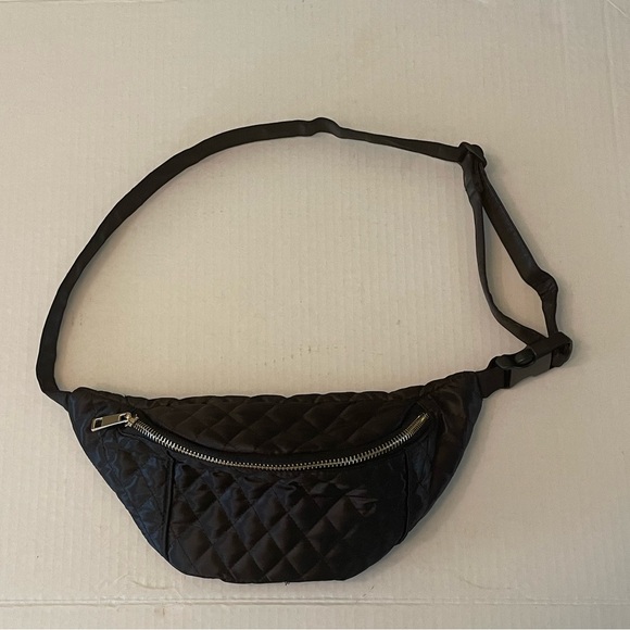 Forever 21 Black Quilted Belt Bag - Picture 1 of 3